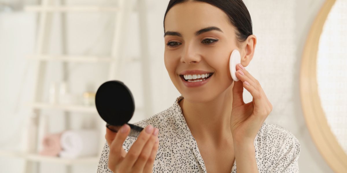 10 Benefits of Using Face Powder for Skin Care