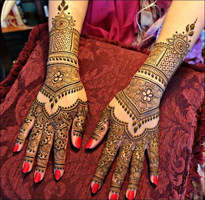 What Should You Expect from a Mehndi Artist Service at Home?