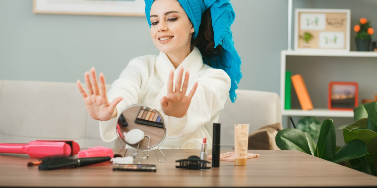 Women apply best skin care products in Pakistan