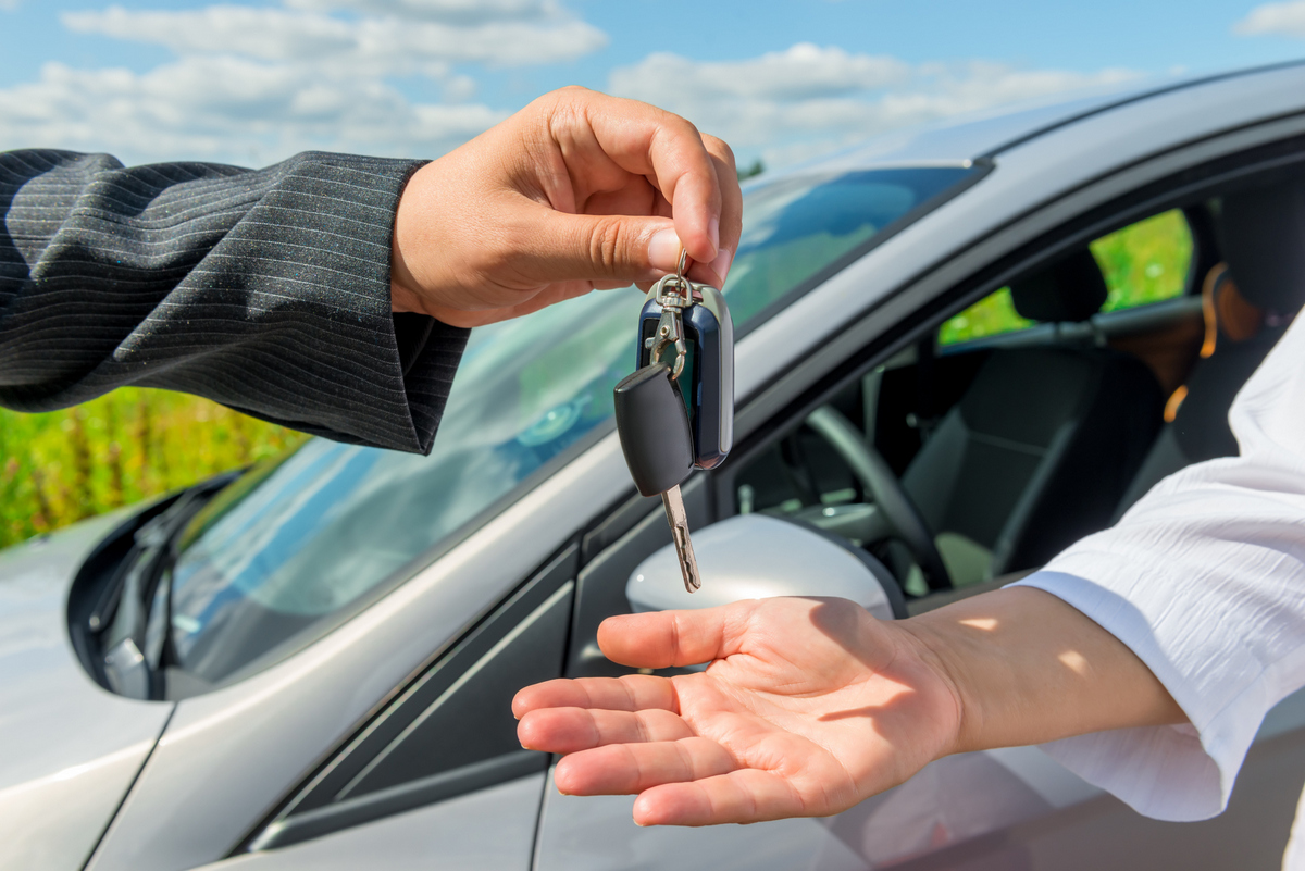 Rent A Car Dubai: Tips for Safe Driving in the UAE