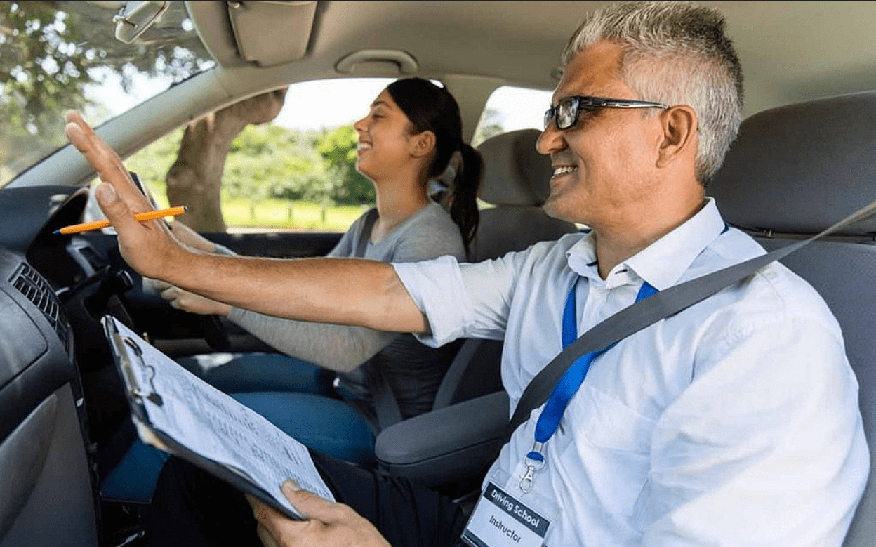 Driving Instructor in Toronto | Your Guide to Choosing the Best Driving School