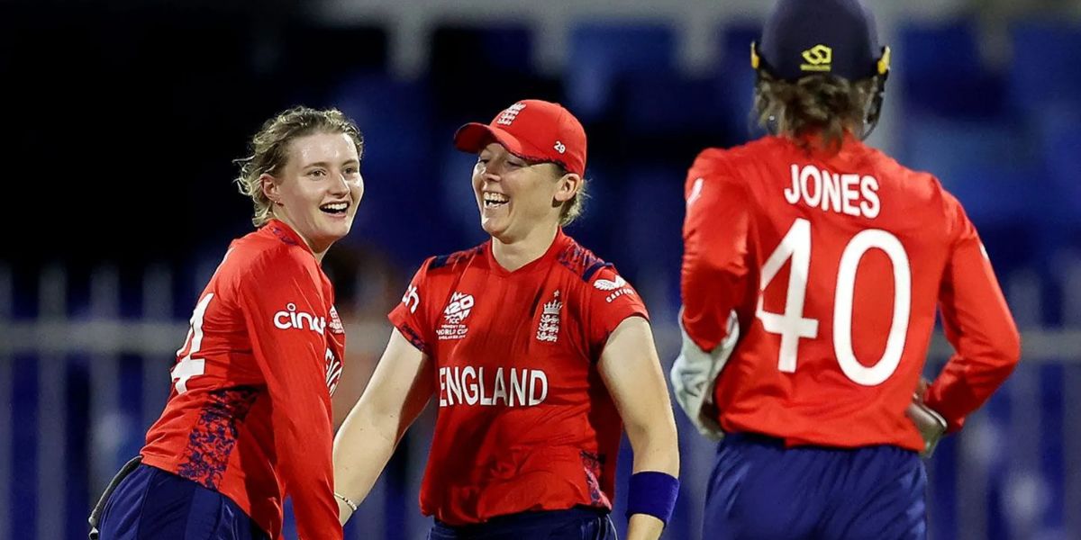 Smith Shines as England Battles to Defeat Bangladesh