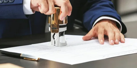 What Are The Key Differences Between A Notary Public And A Lawyer?