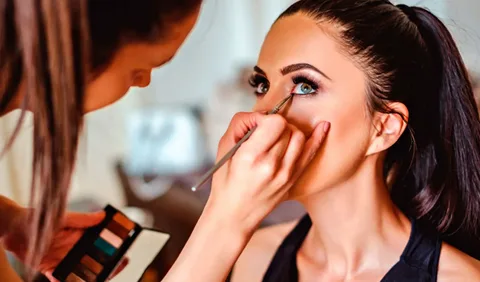 How Can A Makeup Artist Transform Your Look For Any Occasion?