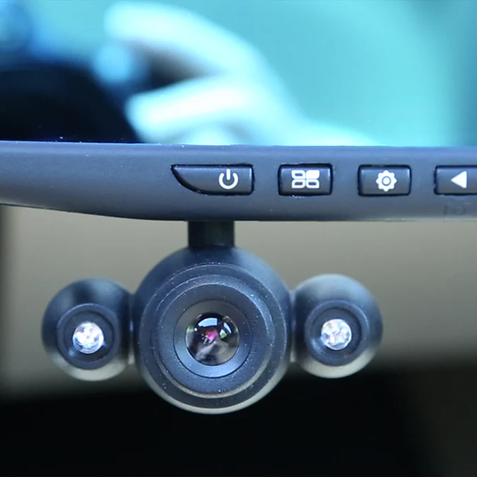 HD Mirror Cam vs DashCamTalk: Which Mirror Cam is Right for You?