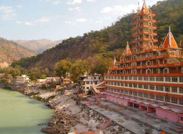 Explore India with Comfort: Mukesh Tour and Travels