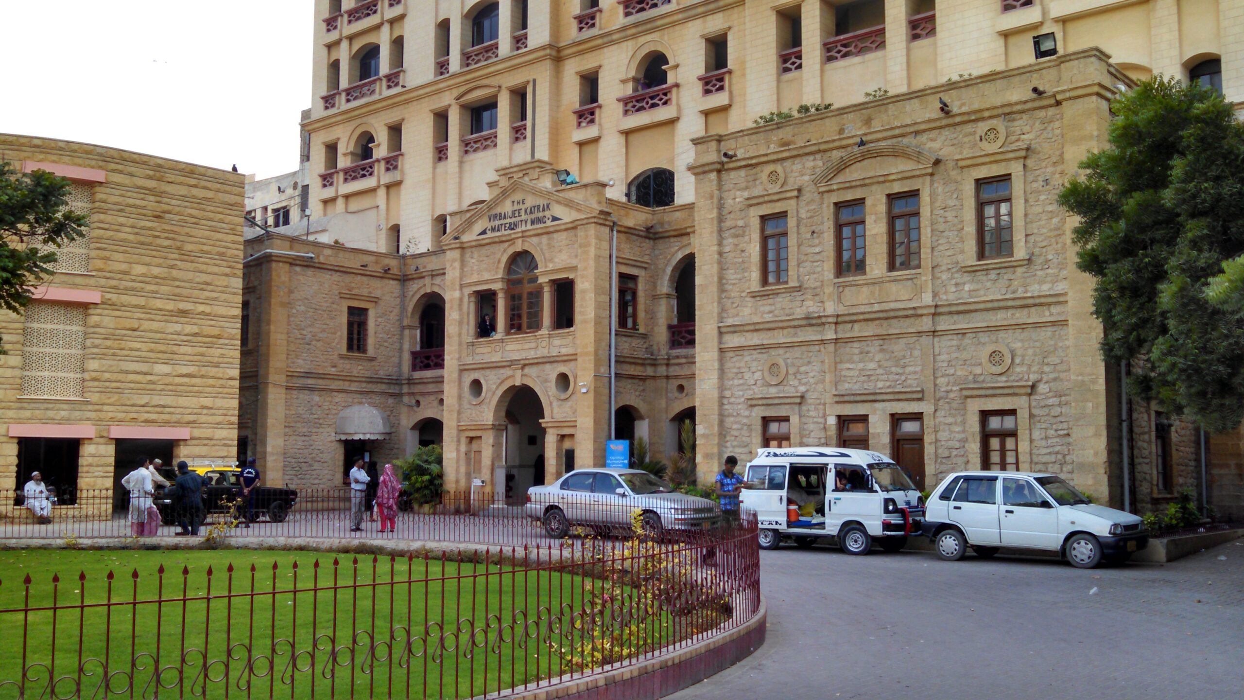 Free Gynae Hospital in Karachi – Is Lady Dufferin Hospital a Good Option?