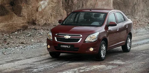 From Mines to Mobility: The Global Dynamics of the Cobalt Market