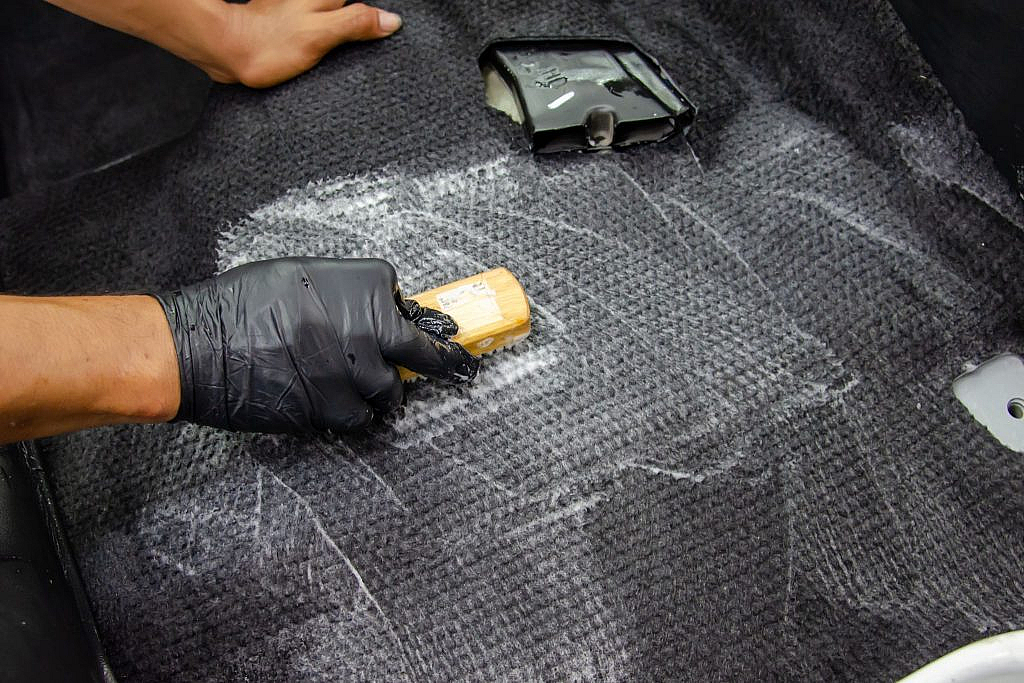 How Baltimore’s Car Carpet Cleaning Experts Tackle Tough Odors