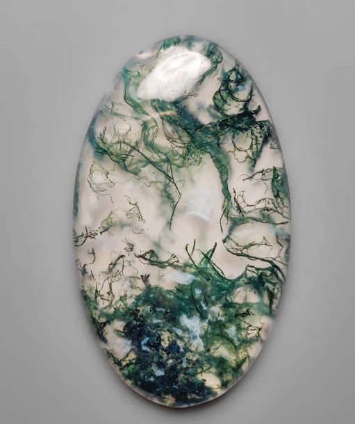 Nature’s Blueprint: How Moss Agate Embodies Growth and Vitality