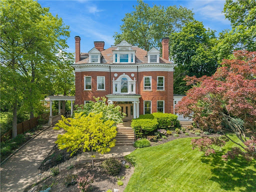 How Realtors Build Long-Term Relationships With Clients