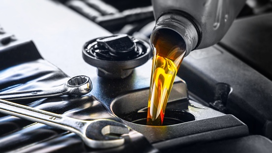 How Lubricant Manufacturers in UAE Contribute to Economic Development