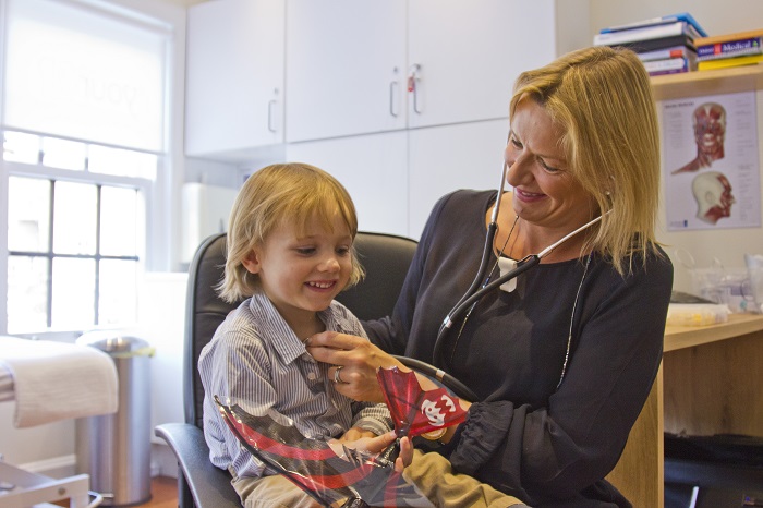 What to Do While Waiting for a Doctor at Home in an Emergency