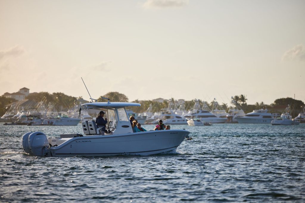 Which tips help beginners enjoy boating without stress?