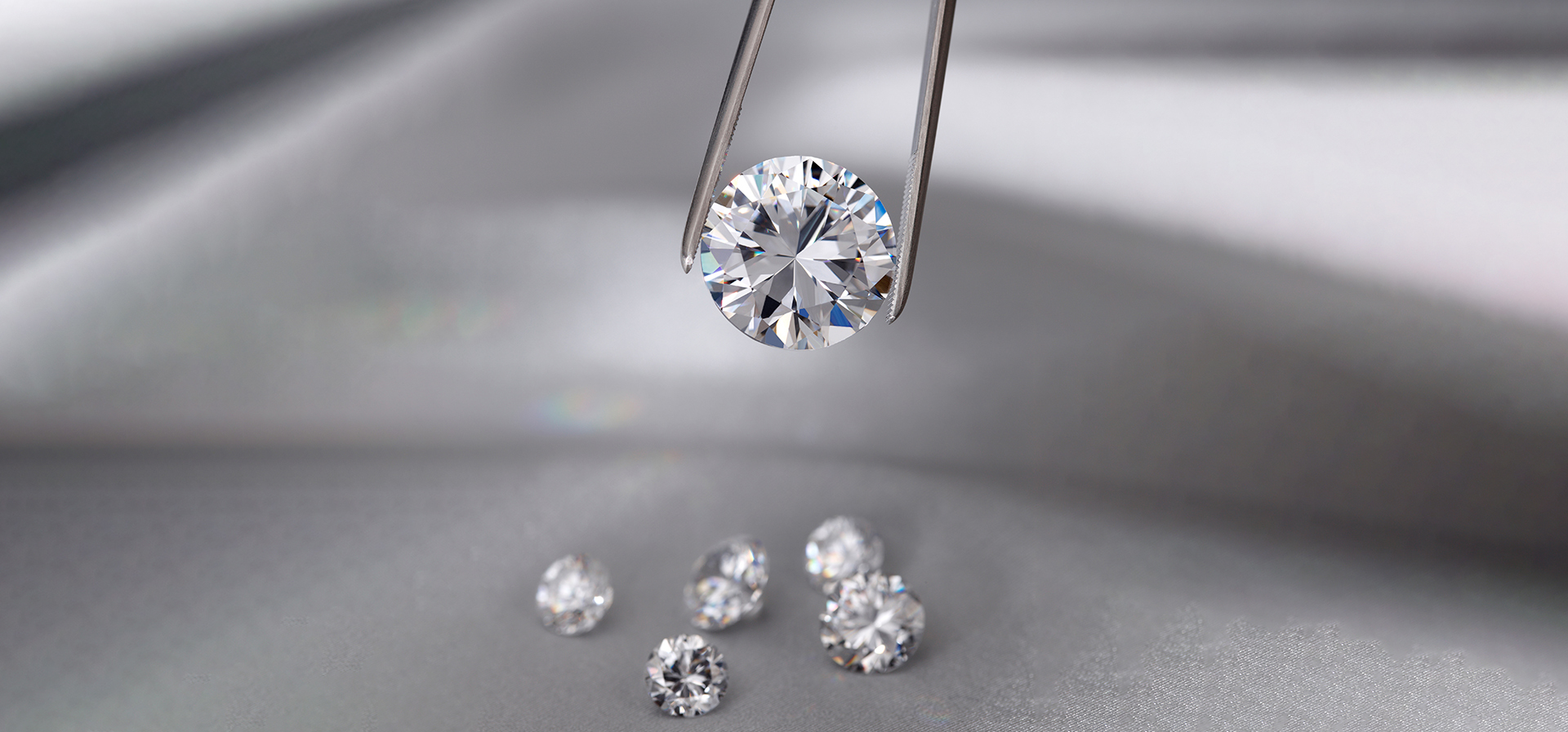 Top Benefits of Choosing Lab Grown Diamonds Over Natural Diamonds