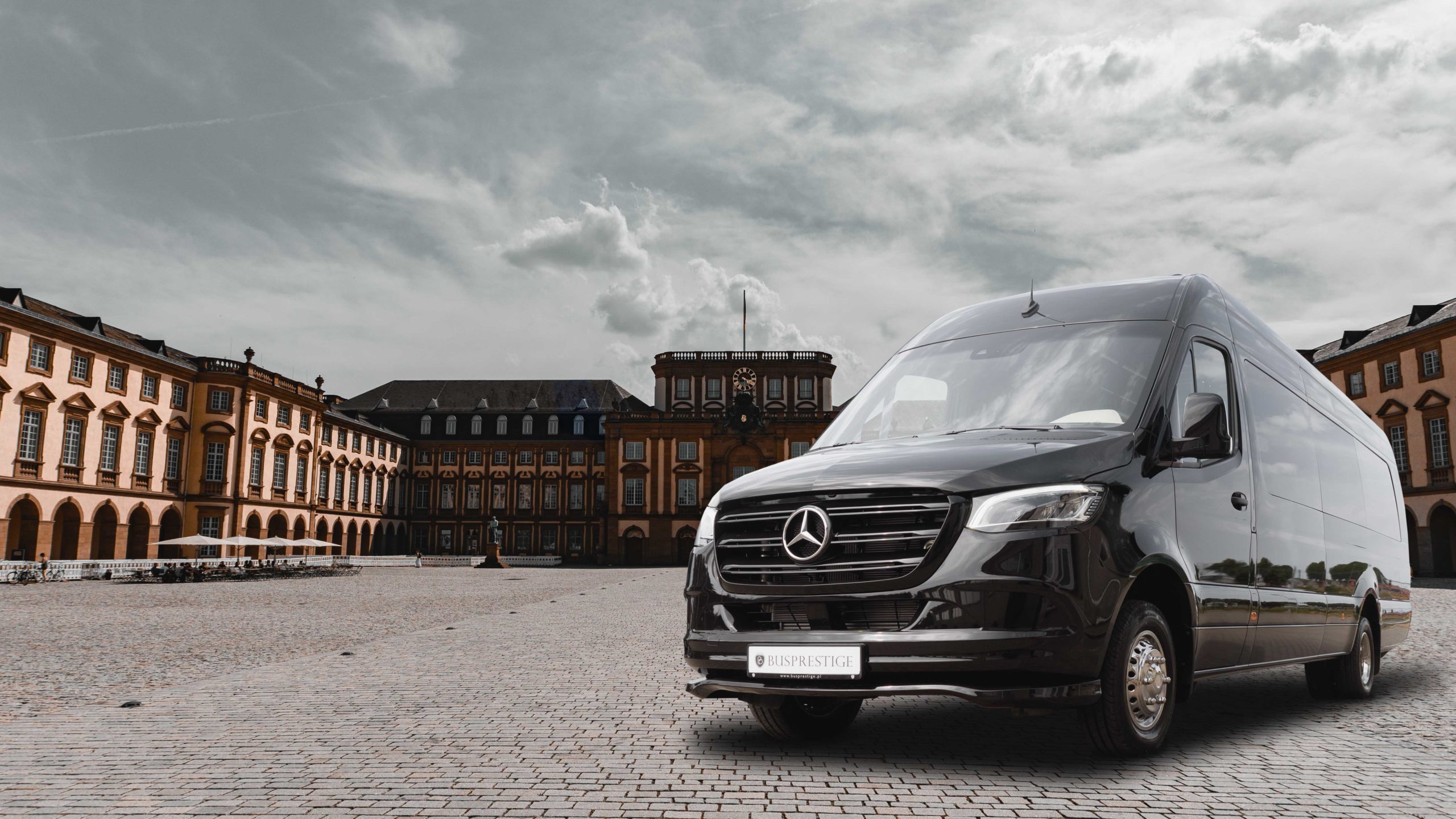Group Travel Sorted: Your Guide to Minibus Hire Leicester