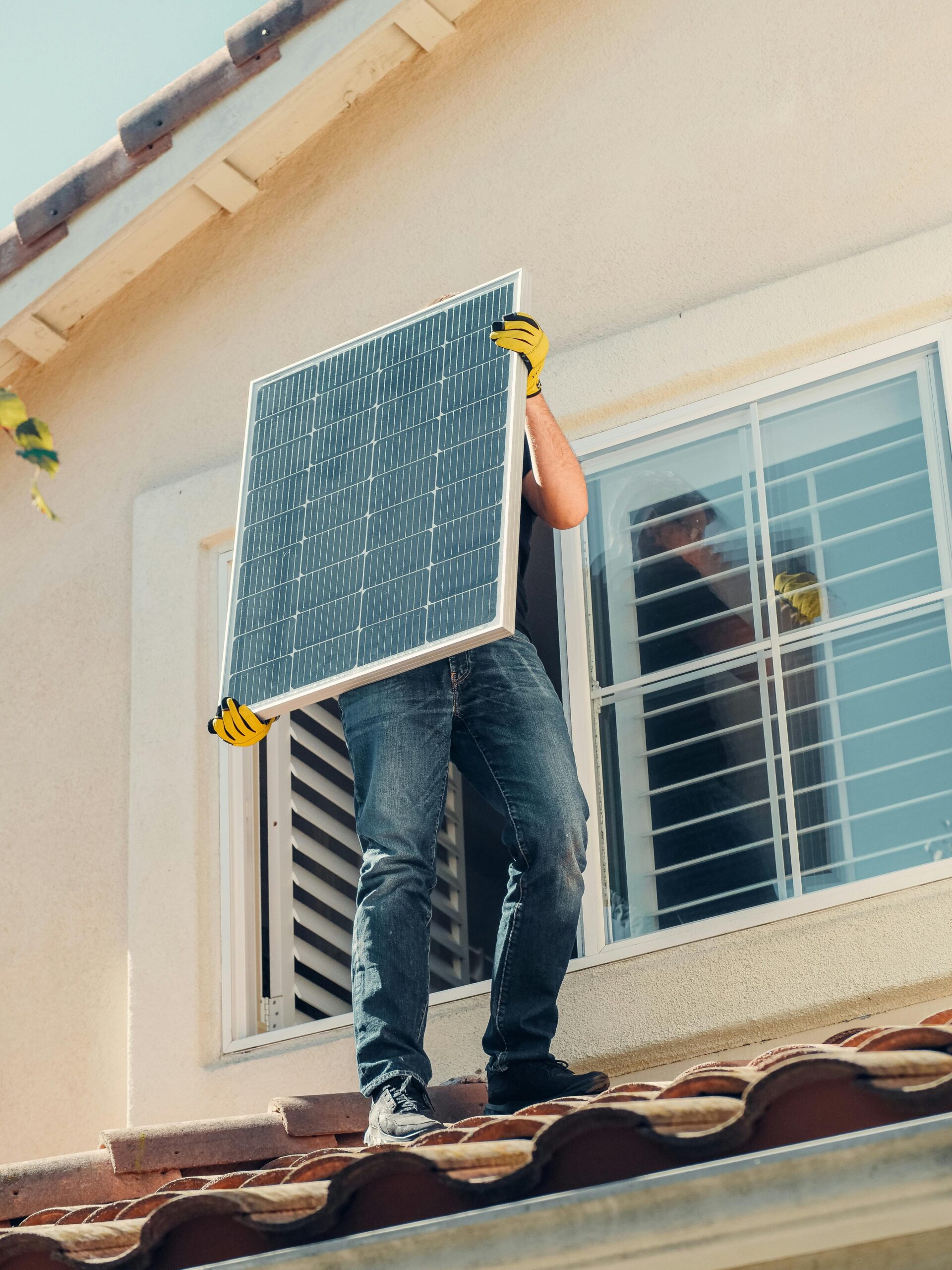 : Solar panels installed on a modern rooftop in Sydney, Australia, representing clean and sustainable solar energy.